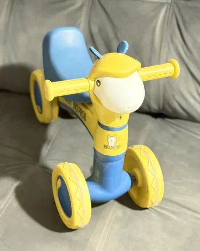 Motocicleta infantil de quatro rodas com luzes e música (Animalzinho: Lhama)