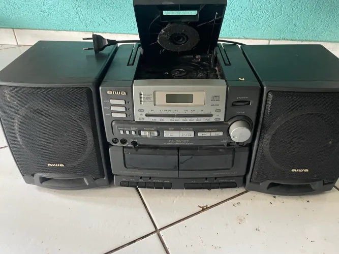 Radio Aiwa antigo para reparo