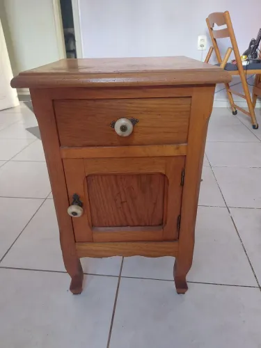 Mesinha de cabeceira - antiguidade