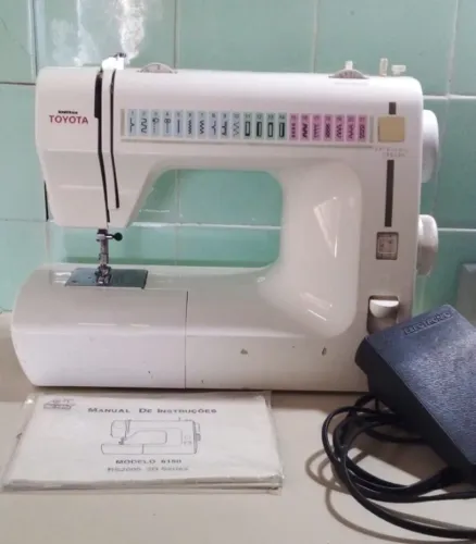 Máquina de costura Knittax Toyota mod 6150 110v