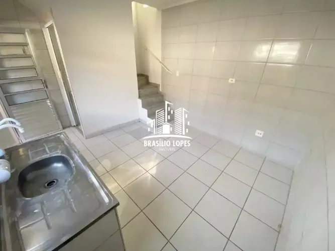 Casa para locação no Taboão com 1 dormitório e terraço