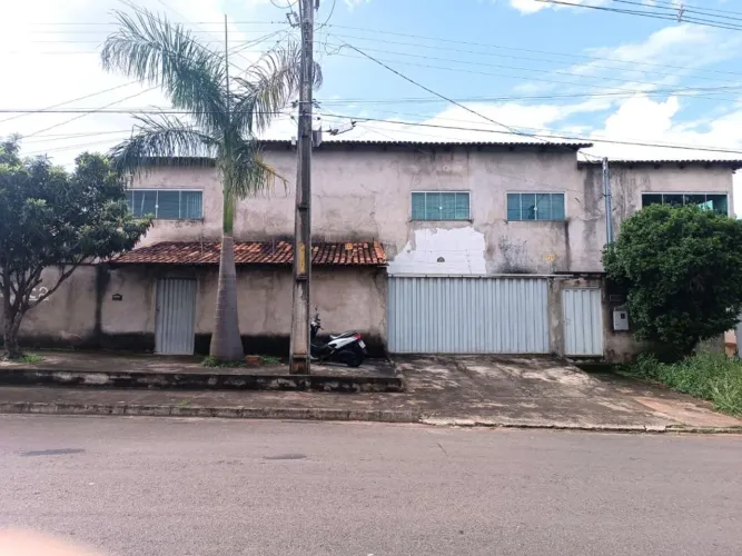Vende-se sobrado no Setor Jardim Marques de Abreu