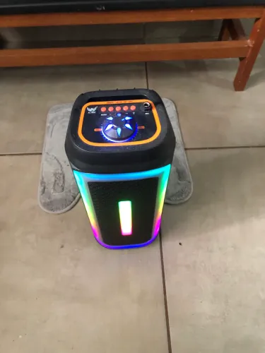 Caixa de som bluetooth com karaokê 