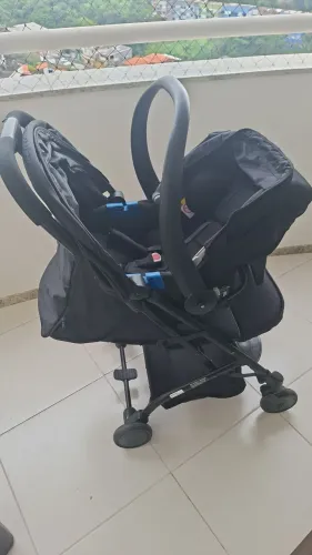 Carrinho Burigoto Zap + bebê conforto e base acopladora