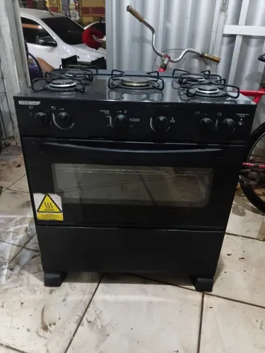 VENDO ESTE LINDO FOGÃO ESMALTEC MESA DE VIDRO EM OTIMO ESTADO ENTREGA A COMBINAR
