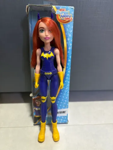 Boneca DC super hero girls Batgirl budget Mattel 
