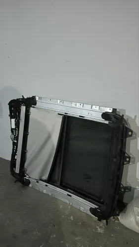 Teto solar panorâmico de tracker
