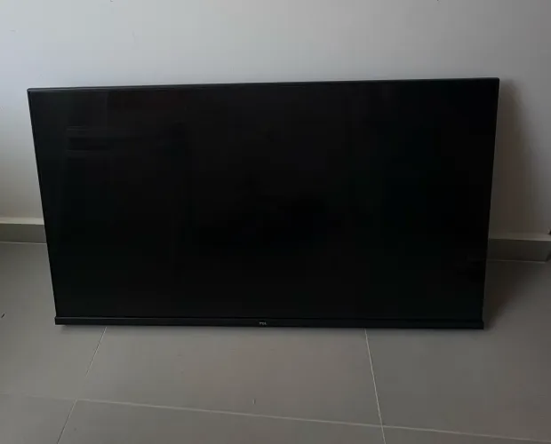 TV TCL 43 polegadas - Tela quebrada/ visor com defeito