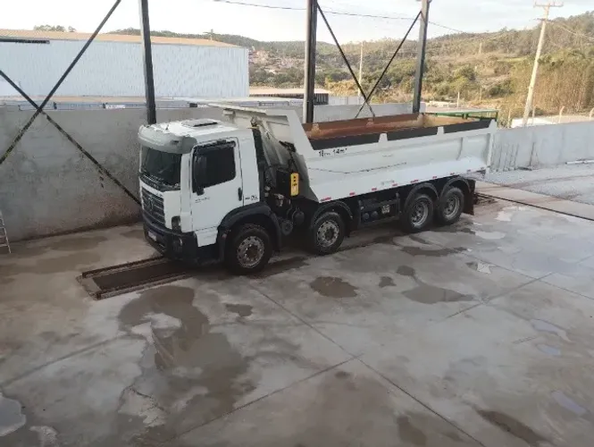 Caminhão bitruk 