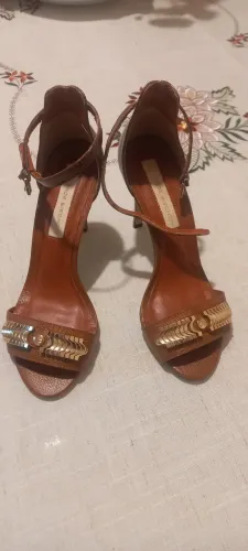Sandália feminina Jorge Bischoff sem uso