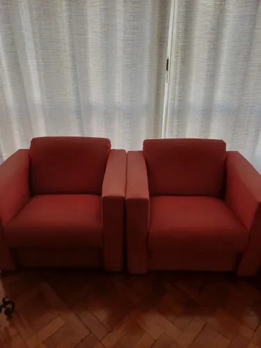 Vendo 2 lindas poltronas usadas vernelhas 360 cada