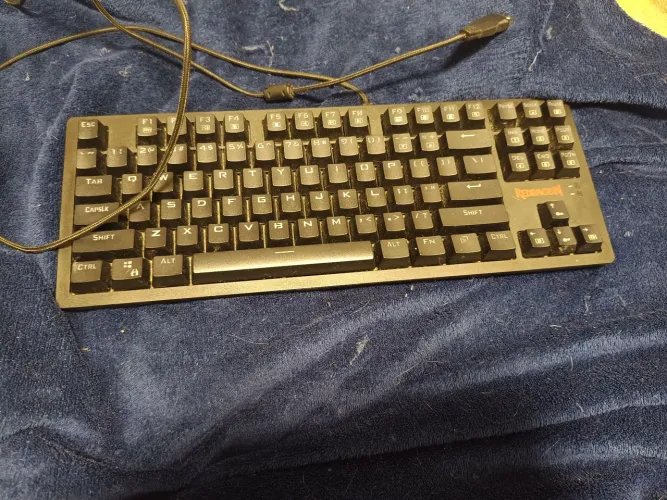 Teclado Redragon cavaleiro K598 RGB com modo duplo
