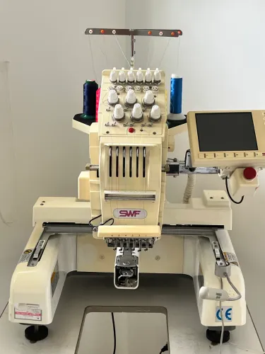 Máquina de bordado 6 agulhas