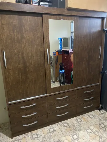 Guarda roupa semi novo 