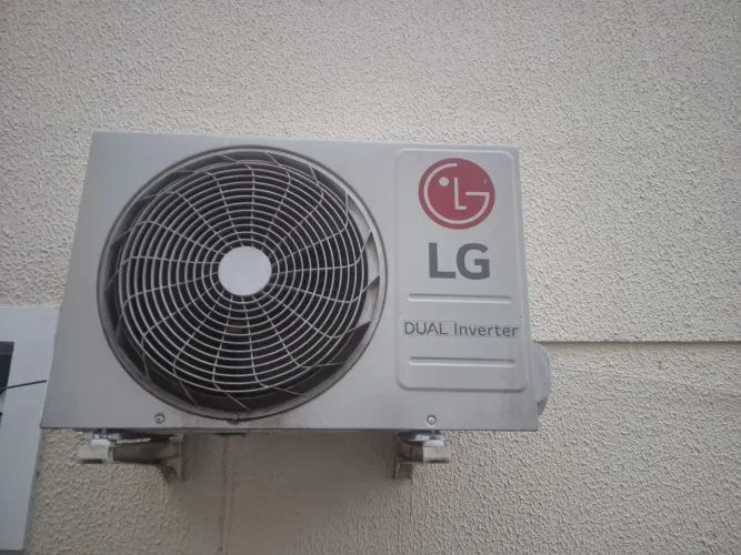 Ar condicionado LG Dual Inverter 12.000 BTU, Quente e Frio, Usado