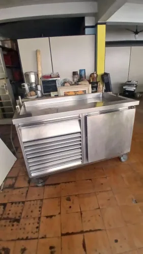 Balcão refrigerado em inox com pista fria  