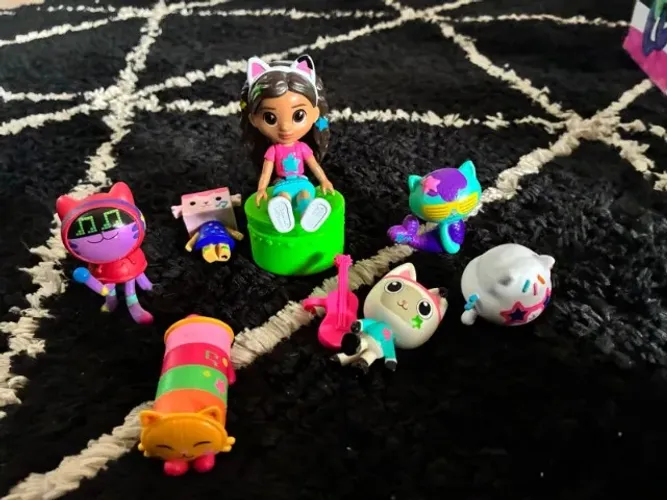 Conjunto de 7 mini figuras Gabbys + acessório surpresa