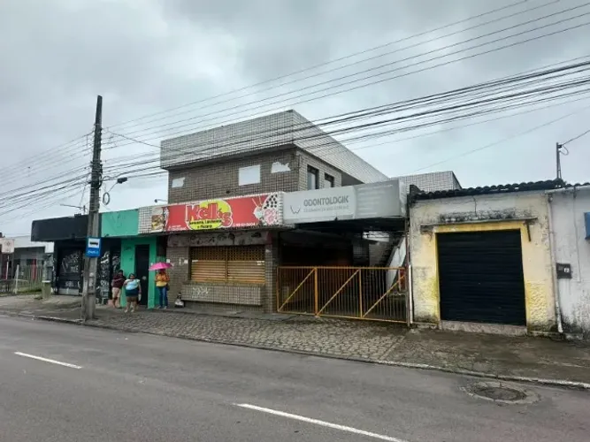 Ponto comercial em Cruz das Armas .