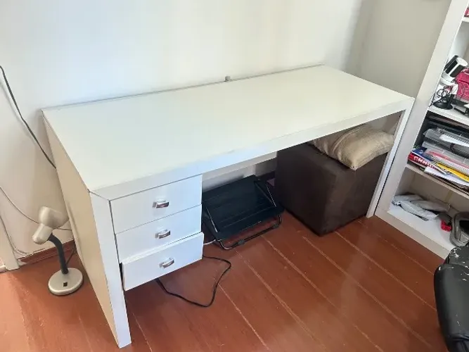 Escrivaninha MDF branca 3 gavetas