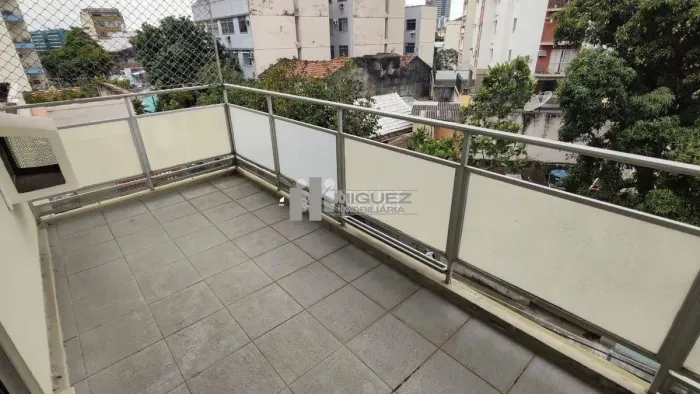 Apartamento à Venda Rua Sampaio Ferraz (Estácio) - a Poucos Passos do Metrô - Varanda, Sal