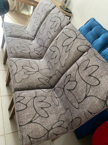 Mesa com 4 cadeiras