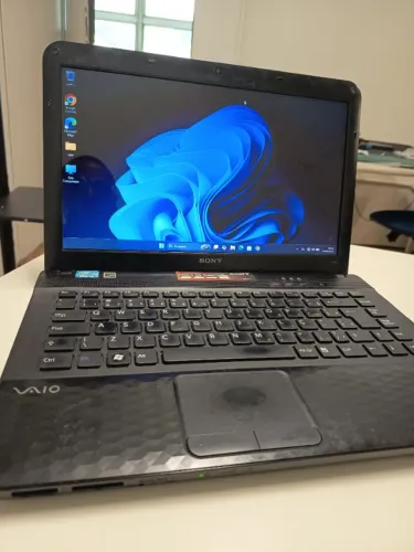 Notebook Sony Vaio, Intel Core i3, SSD, bateria boa, Windows 11 - Parcele em até 12x