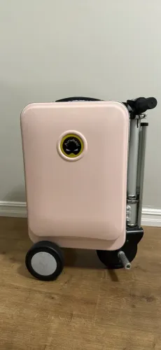Mala elétrica vira patinete