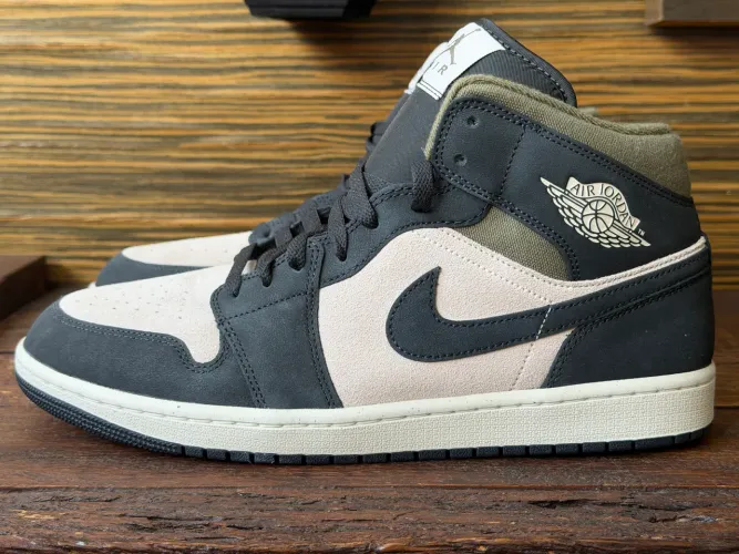 Nike Air Jordan 1 Mid *Special Edition* Off Noir/Medium Olive - Novo - BR 43