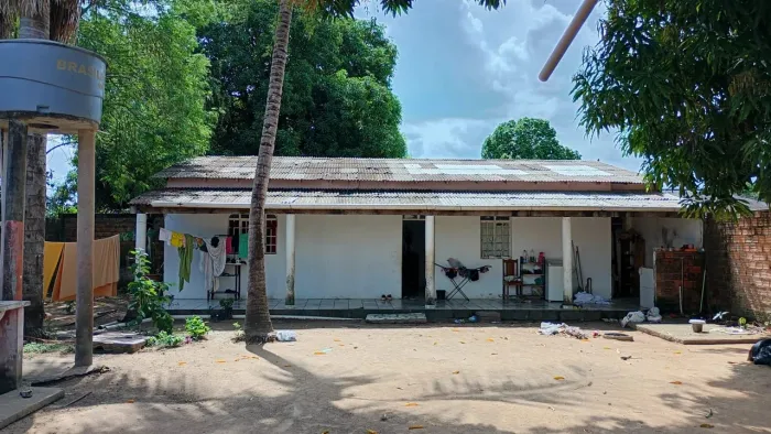 Aluga-se Casa 1 Suíte,cozinha americana,varanda e 240m°