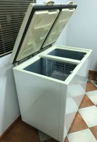 Freezer / Refrigerador Metalfrio 293 litros 
