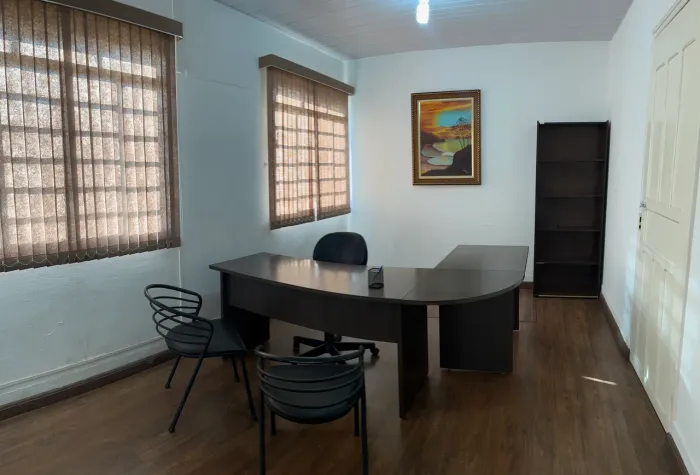 Sala comercial de escritório de advocacia no centro de Itapetininga para alugar