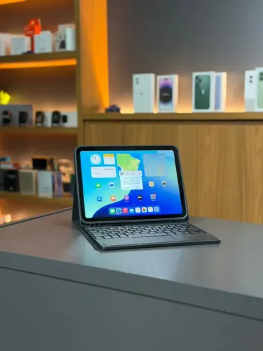 iPad 10ª Geração 64GB + Case com Teclado | 10 Meses de Garantia