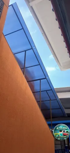 Toldo em policarbonato para escada fabrico sobre medidas 