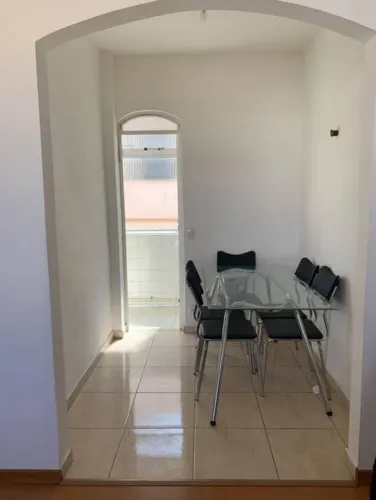 Vendo Mesa de vidro, com 6 cadeiras