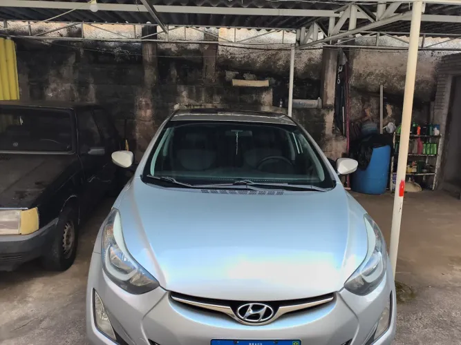 Hyundai Elantra GLS 2.0 16V Flex Aut. 2015