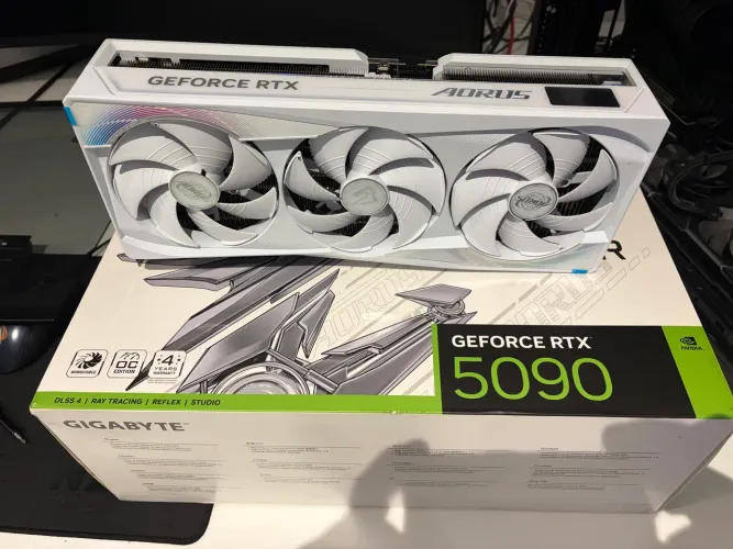 Placa de Rtx 5090 Gigabytes master ace nova Nfe