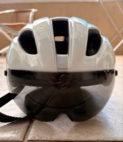 Capacete Ciclismo com Viseira 