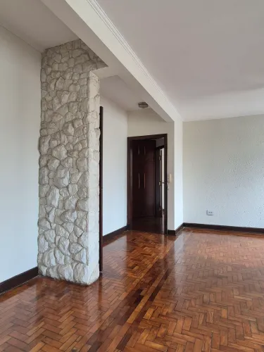 Vendo apto com 2 quartos