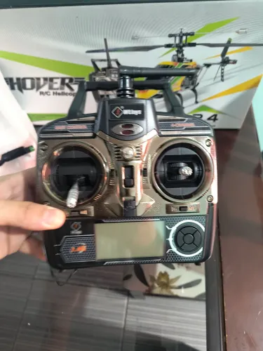 Helicóptero V 912 em  excelente estado.completo na caixa com manual e peças reservas .