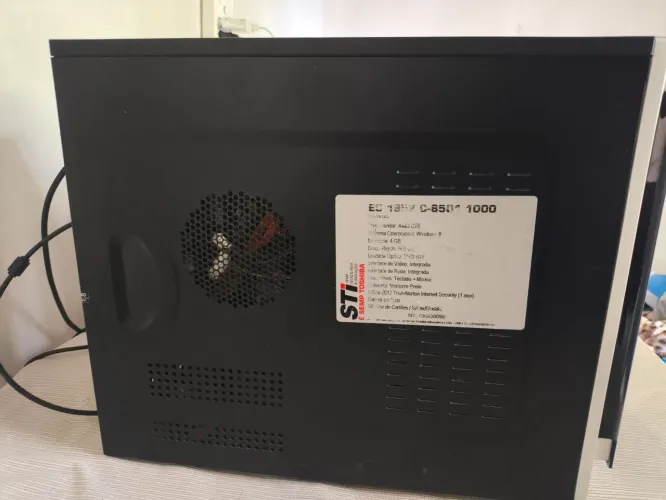 Computador AMD 4GB RAM + Monitor 14'