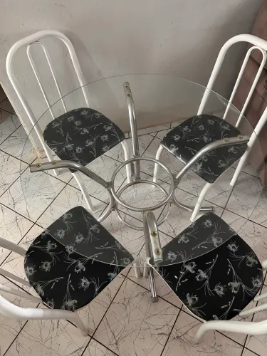 Mesa de vidro 4 cadeiras 