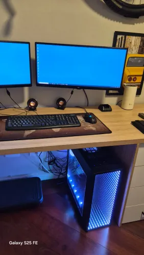 PC Xeon 16 Threads + 32GB RAM + 2 Monitores LG Ultrawide 25" + Kit Logitech