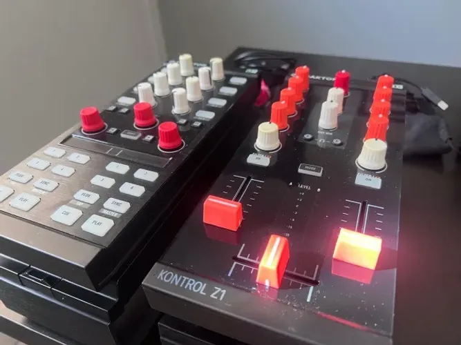 VENDO Controladoras Native Instruments Traktor Kontrol X1 e Z1 Mk2