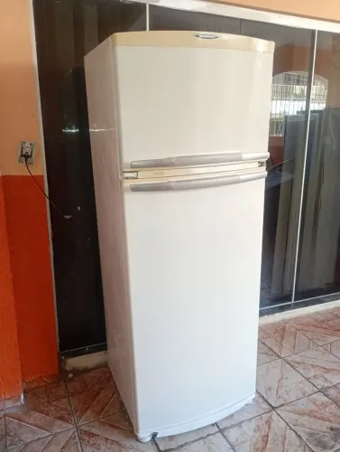 Geladeira 220v Brastemp grande 450litros funcionando perfeitamente entrego