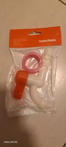 Torneira de plastico com fita para instalação