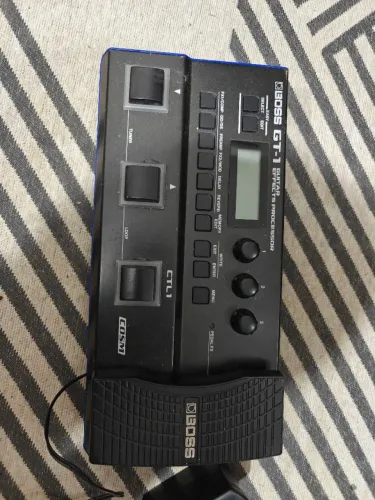 Pedaleira Boss GT-1