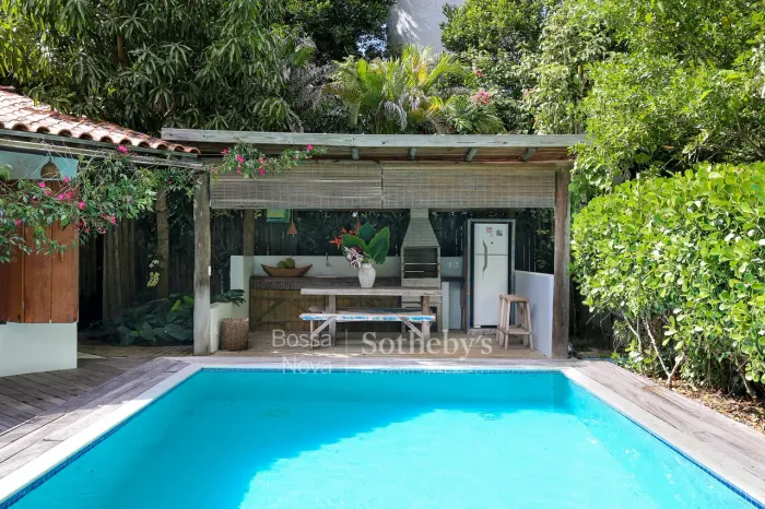 Casa integrada ao verde próxima do Centro Histórico de Trancoso