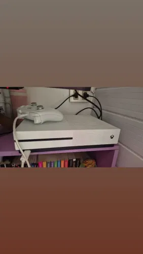 Vendo xbox one s de 1tb de memória 