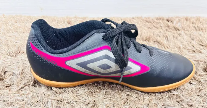 Chuteira umbro - 33