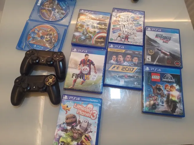Jogos do ps4 originais e 2 controles originais